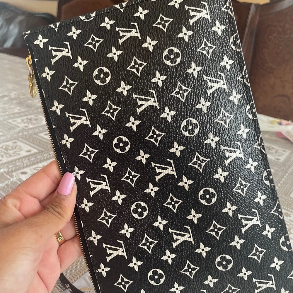 Louie Vuitton Jungle Pouchett